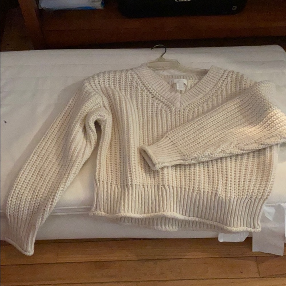V- neck H&M cream cable knit sweater.